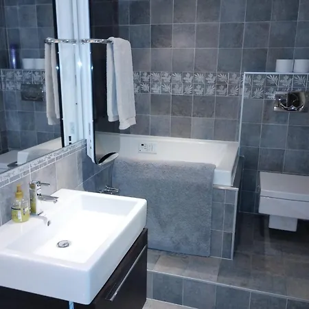 Luxury דירה